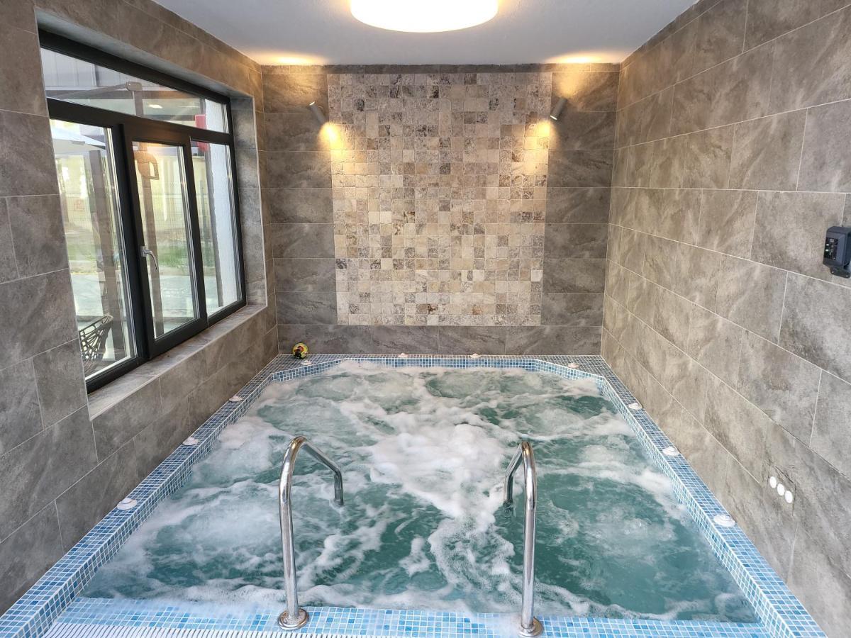 Hotel Padesul Făget 외부 사진