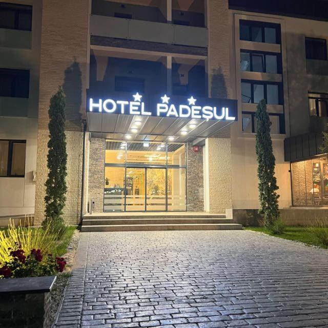 Hotel Padesul Făget 외부 사진
